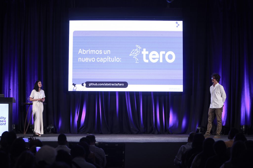 Sofía Palamarchuk y Matías Reina presentando Tero