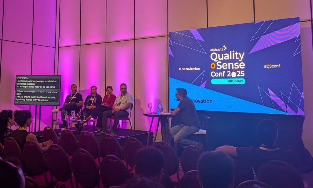 Anyeelen Cuayatto (Abstracta), Inge Eichhorns (Akzio, Chile) , Luis González (Abstracta) y Pablo Demarque (ANEP, Uruguay)